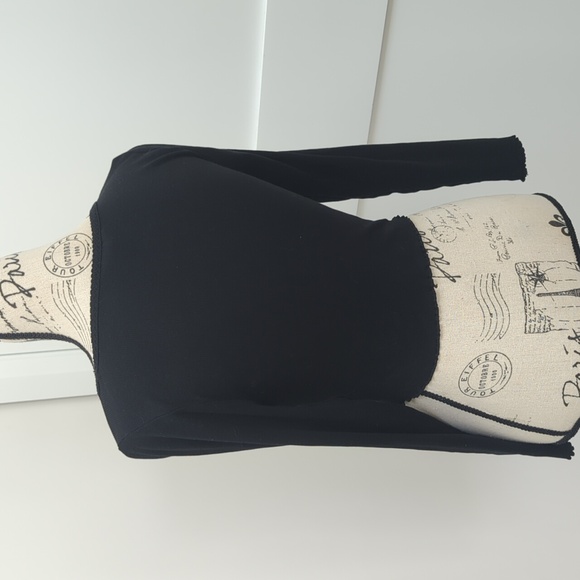 H&M cute black long-sleeved crop top with drawstring - Picture 2 of 3